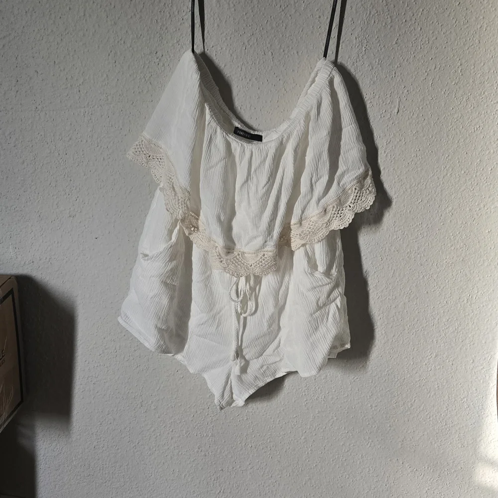 Forever 21 White Jumpsuit Chic and Versatile - Picture 3 of 4